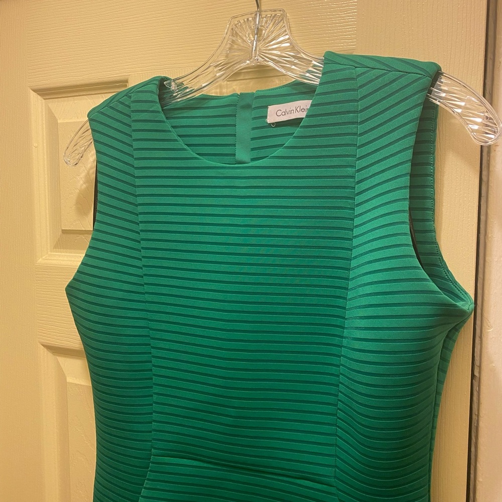 GREEN CALVIN KLEIN SLEEVELESS FITTED DRESS (WORN ONCE ONLY FOR 3 HOURS) - Picture 6 of 11